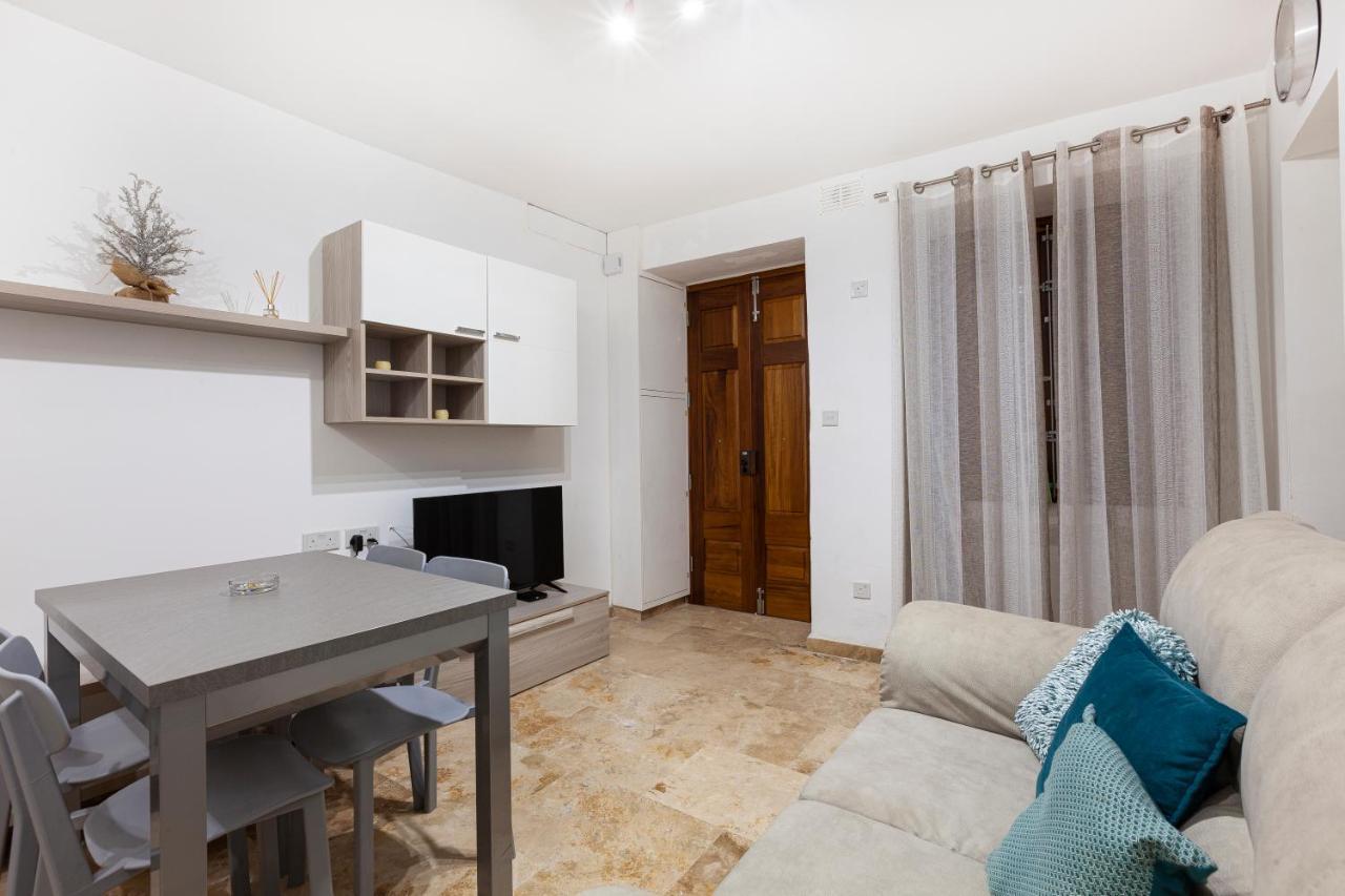 Designer Home With Comfy Sofa In Central Valletta By 360 Estates Kültér fotó