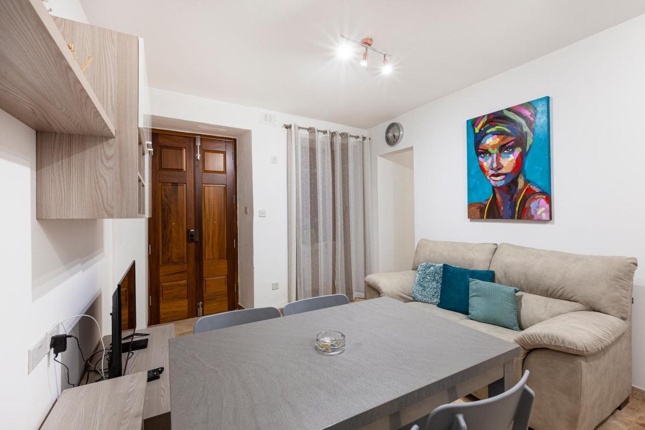Designer Home With Comfy Sofa In Central Valletta By 360 Estates Kültér fotó