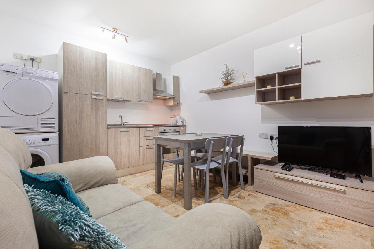 Designer Home With Comfy Sofa In Central Valletta By 360 Estates Kültér fotó