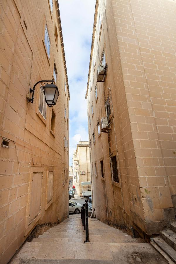 Designer Home With Comfy Sofa In Central Valletta By 360 Estates Kültér fotó